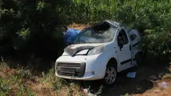 Aksaray'da Şarampole Devrilen Araçta Feci Kaza: 3 Kişi Hayatını Kaybetti