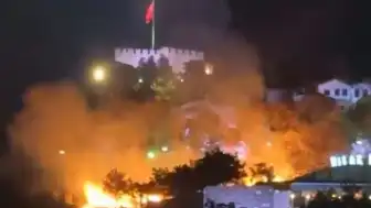 Ankara Kalesi Çevresindeki Ot Yangını Kontrol Altına Alındı
