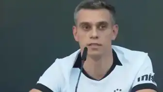 Beşiktaş Başkanı Serdal Adalı Trossard İmza Töreninde: "Trossard çok daha farklı sözleşmeler yapabilecekken bizim hedeflerimizi, vizyonumuzu ve bizim için dünyanın en büyük kulübü olan Beşiktaşımızı tercih etti"