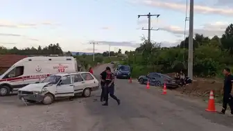 Bilecik Yenipazar'da İki Otomobil Çarpıştı: 10 Yaralı