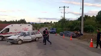 Bilecik Yenipazar'da iki otomobil çarpıştı: 10 yaralı