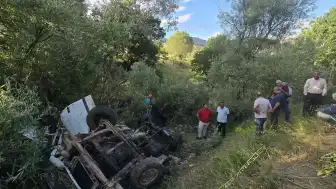 Bingöl Yayladere'de Kamyonetin Uçuruma Yuvarlanması Sonucu 3 Kişi Hayatını Kaybetti