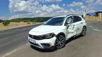 Bingöl'de tır ile otomobil çarpıştı: 2 yaralı