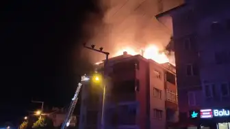 Bolu'da Apartman Çatı Katında Yangın: Daire Kullanılamaz Hale Geldi