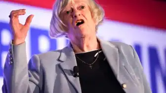 İngiltere'de eski bakan Ann Widdecombe evinde ölü bulundu: Bir şüpheli gözaltında