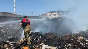 İzmir Seyhan Mahallesi'nde Çöplük Alanında Yangın Paniği