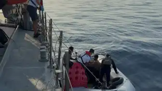 İzmir'de Sahil Güvenlik Ekiplerinden Göçmen Operasyonu: 46 Kişi Yakalandı ve Kurtarıldı
