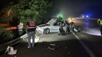Kocaeli Anadolu Otoyolu'nda tırın otomobile çarpması sonucu 1 çocuk hayatını kaybetti
