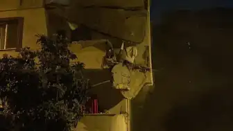 Küçükçekmece'de 5 Katlı Binanın Balkonunda Çökme Meydana Geldi