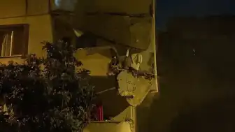 Küçükçekmece'de Balkonları Çöken Bina Tahliye Edildi