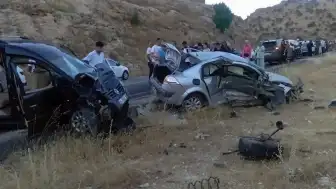 Mardin Midyat'ta Trafik Kazası: 8 Kişi Yaralandı