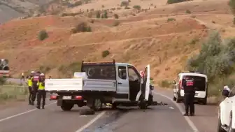 Sivas Divriği'de Şerit İhlali İddiasıyla Meydana Gelen Kazada 1 Kişi Öldü, 2 Yaralı