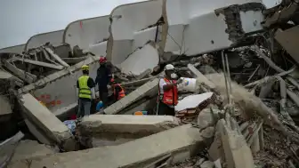 Venezuela Ulusal Meclis Başkanı Jorge Rodriguez: "Depremde vefat edenlerin sayısı 4 bin 490’a yükseldi"