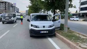 Elazığ'da Hafif Ticari Aracın Çarptığı Kadın Ağır Yaralandı