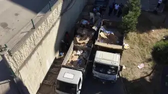 Karabük'te Bir Sitede Biriken 4 Kamyon Çöp Temizlendi