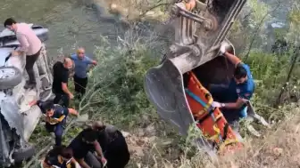Tunceli-Erzincan Yolunda Hafif Ticari Araç Devrildi: 5 Yaralı, 2'sinin Durumu Ağır