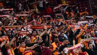 Galatasaray taraftarından Gabriel Sara'ya ıslıklı protesto