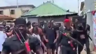 Victor Osimhen'in Nijerya Ziyareti: Yoğun İlgi ve Silahlı Güvenlik Önlemleri