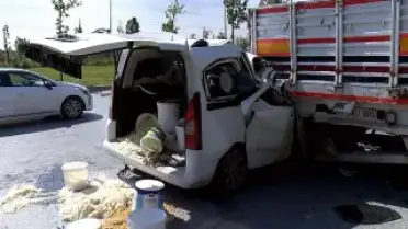 Başakşehir'de Zincirleme Kaza: Tutanak Sırasında Arkadan Çarpma Sonucu Sürücü Sıkıştı