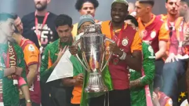 Galatasaray'dan Şampiyonluk Kutlaması: 'Dört Dörtlük Gece'