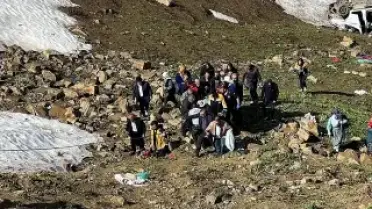 Hakkari Yüksekova'da Uçuruma Yuvarlanan Minibüs Kazasında 1 Kişi Hayatını Kaybetti, 7 Yaralı