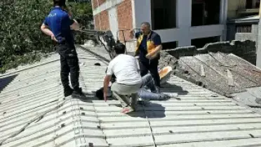 Mudanya'da Vinç Devrildi: 2 İşçi Yaralandı