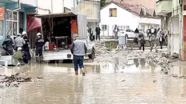 Samsun'da Sel Afeti: 4 Mahallede Elektrik Kesintisi, 12 Kişi Hafif Yaralandı