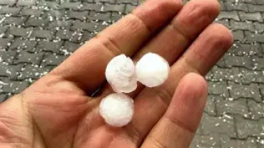 Tatvan'da Şiddetli Dolu Yağışı Hayatı Olumsuz Etkiledi