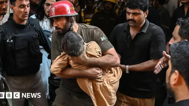 Pakistan'da Okul Çatısı Çöktü: 33 Öğrenci ve 1 Öğretmen Hayatını Kaybetti