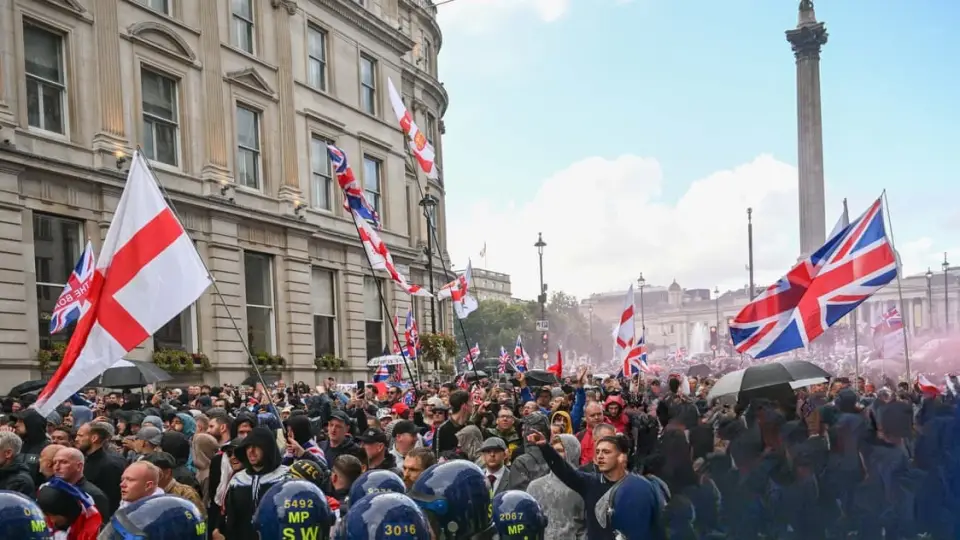 Londra'da Geniş Çaplı Gösterilere Hazırlık: Polis Yüksek Alarmda
