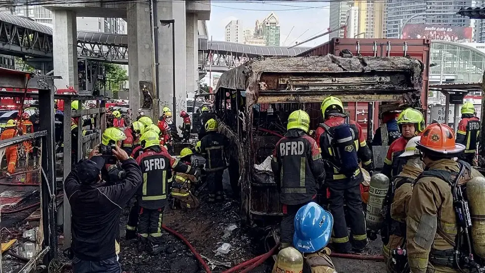 Bangkok'ta Yük Treni Halk Otobüsüne Çarptı: 8 Ölü, 20 Yaralı