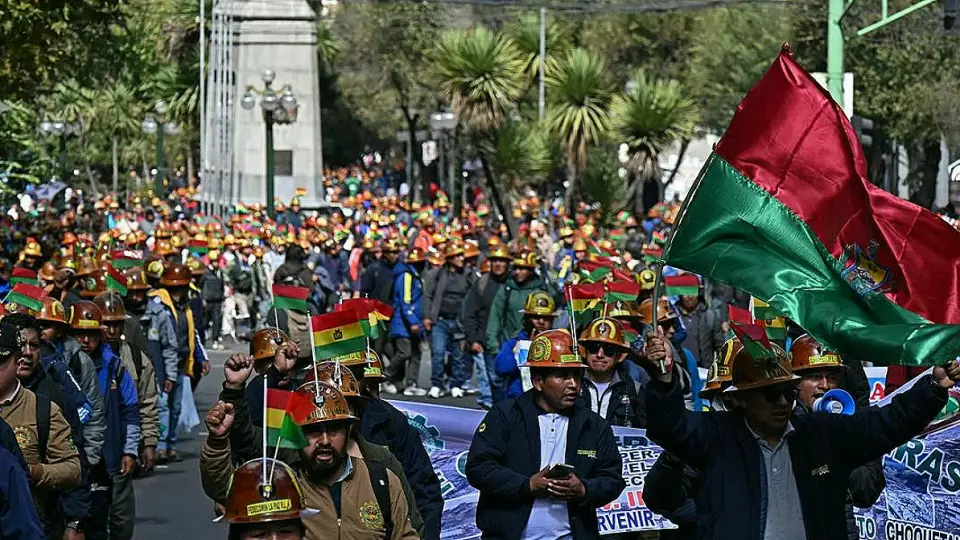 Bolivya'da binlerce madenci başkentte toplandı: Başkanın istifası talep ediliyor