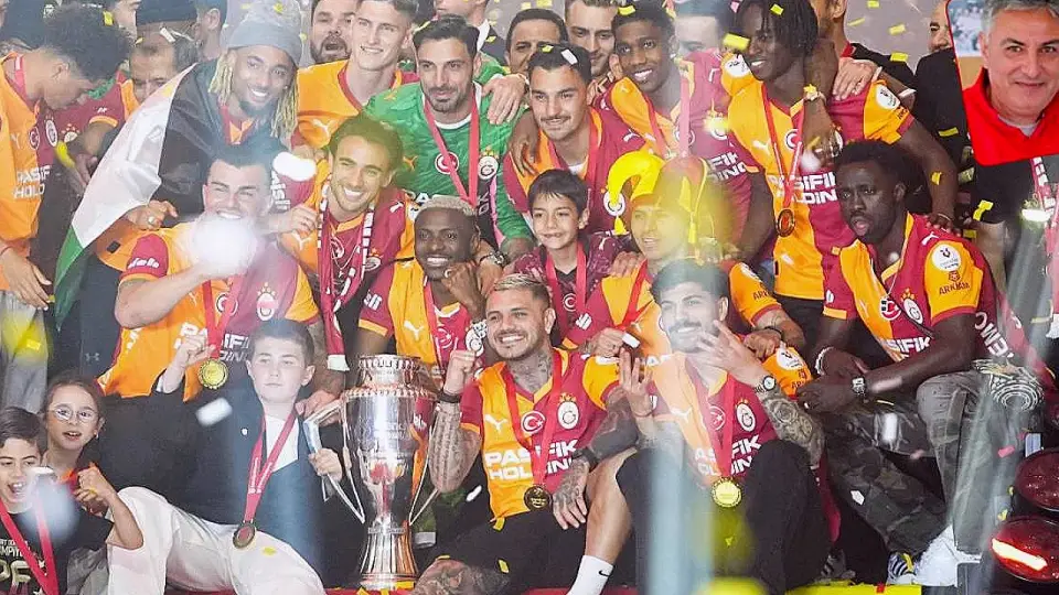 Galatasaray'a Şampiyonluk Kupası Törenle Verildi