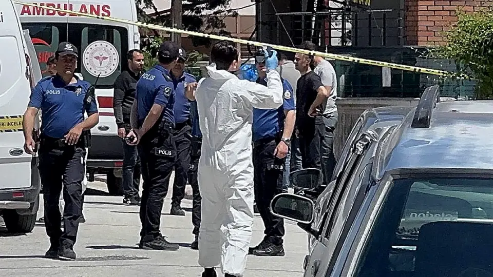 Hukuk Öğrencisi Anne ve Babasını Öldürdükten Sonra Parkta Kanlar İçinde Bulundu