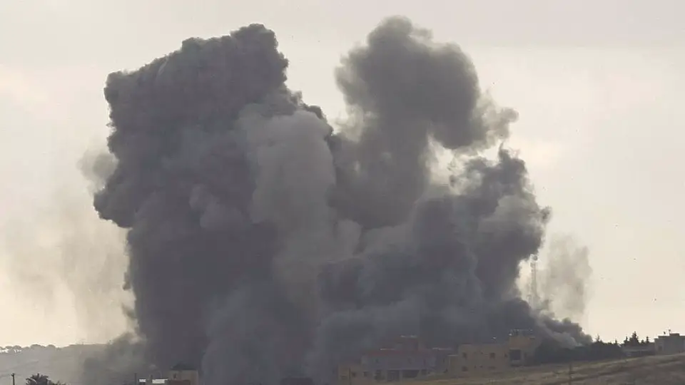 İsrail Ordusu Lübnan'ın Güneyini Bombaladı