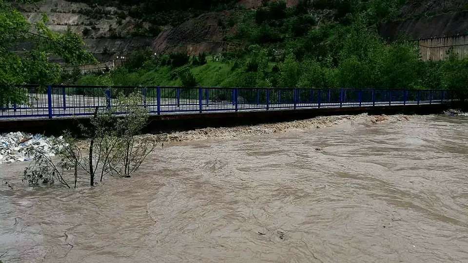 Kelkit Çayı'nda Debisi Yükseldi, Yeşilçam Köprüsü Ulaşıma Kapatıldı