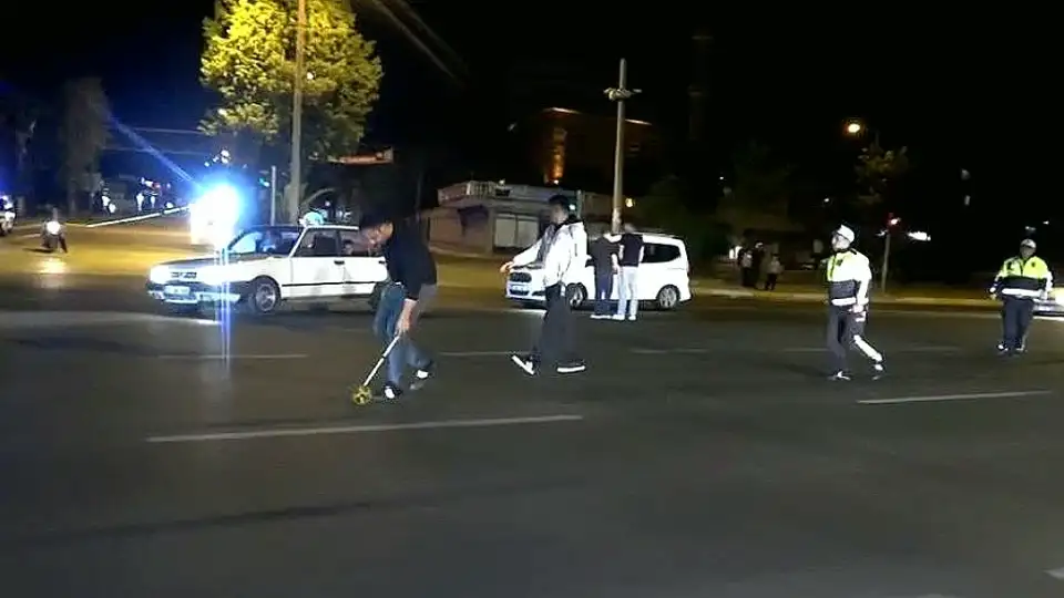 Kilis'te Trafik Kazası: Tır ve Motosiklet Çarpıştı, 2 Kişi Ağır Yaralandı