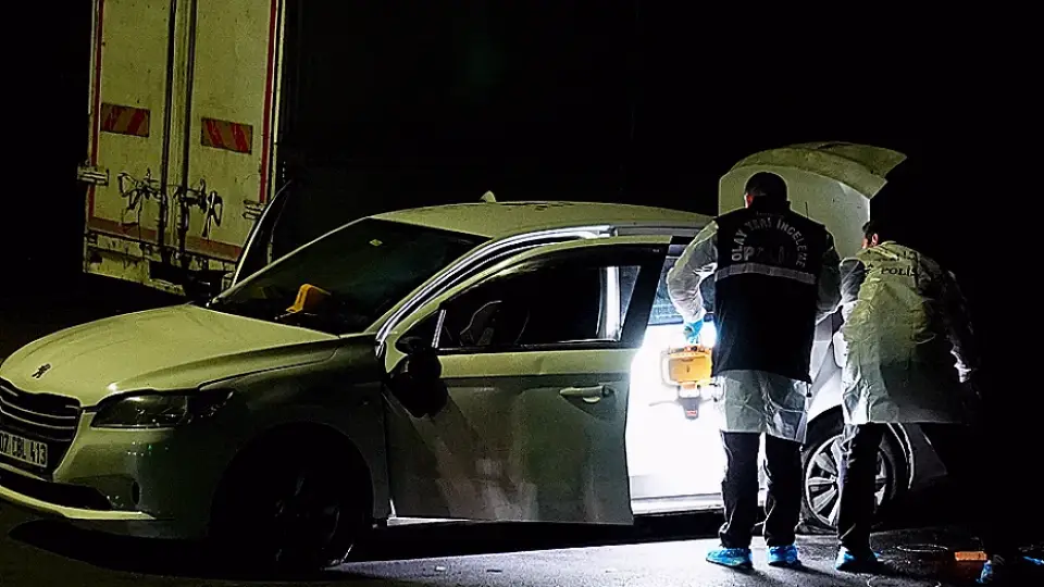 Küçükçekmece'de Kovalamaca: 2 Şüpheli Yakalandı, 1 Polis Memuru Yaralandı