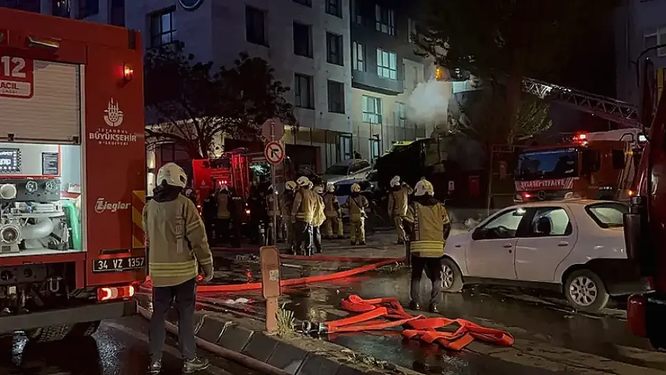 Motosikletteki Yangın 4 Katlı Binayı Sardı