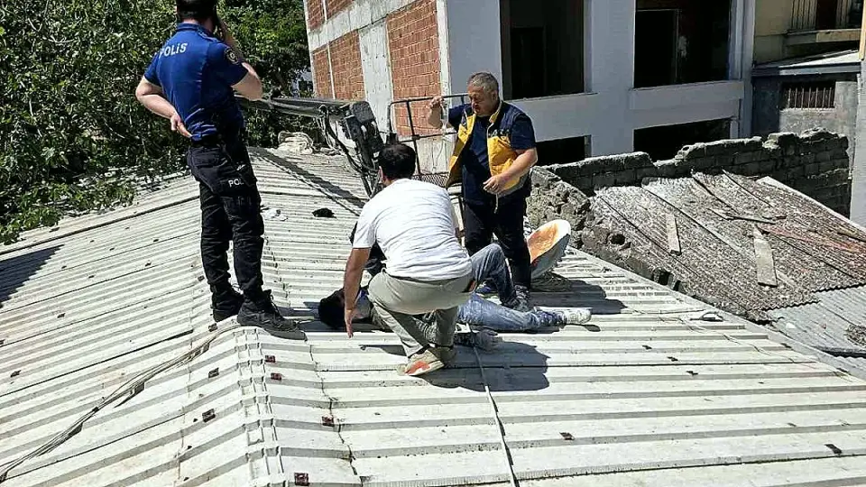 Mudanya'da Vinç Devrildi: 2 İşçi Yaralandı