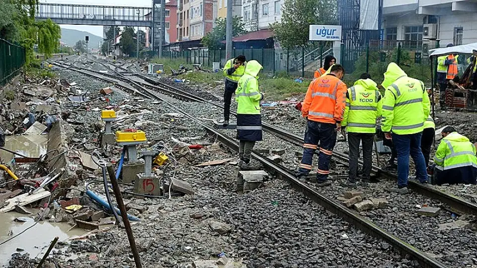 Samsun'da Sel Felaketi: 2624 Personel ve 1200 Gönüllü Görev Aldı