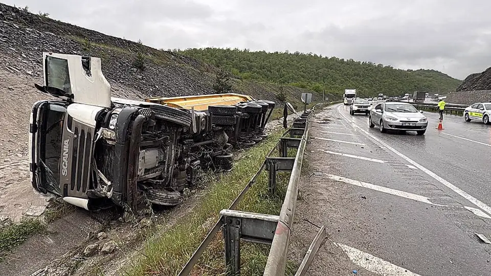 Samsun'da Zincirleme Kaza: 2 Sürücü Yaralandı