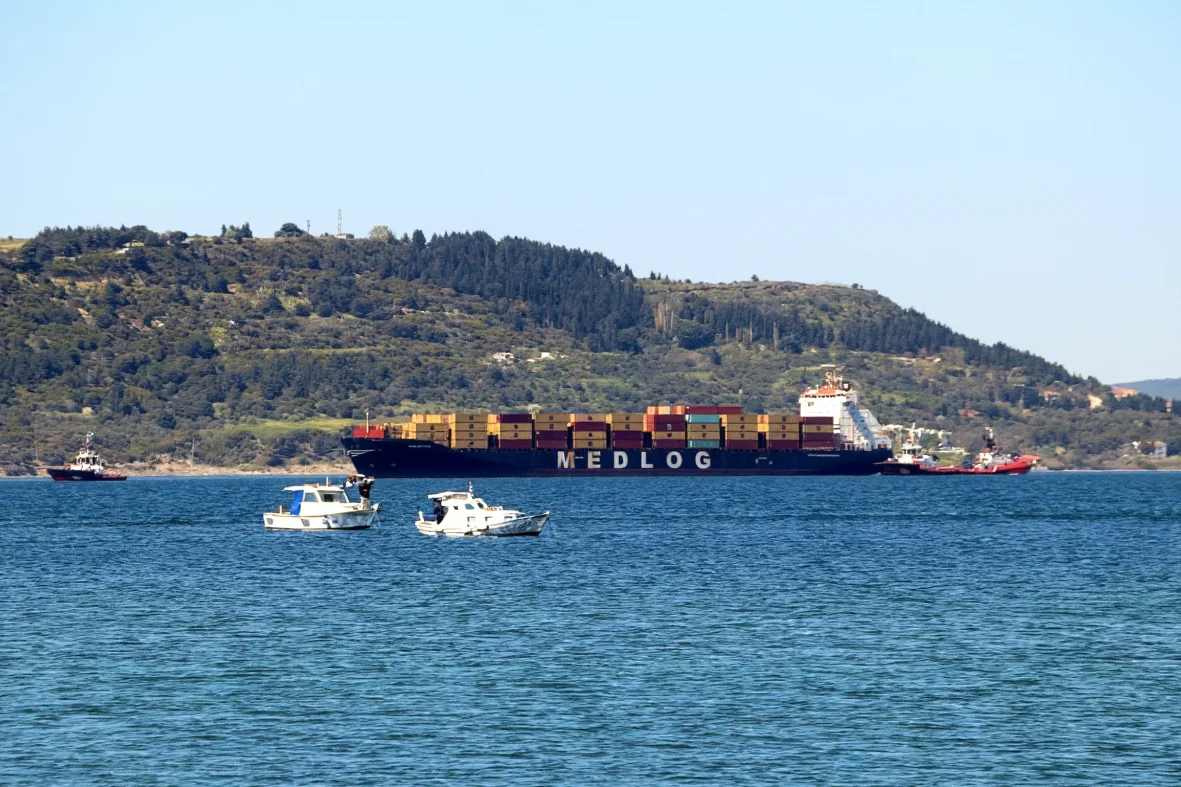 Çanakkale Boğazı'nda Konteyner Gemisi Arızalandı