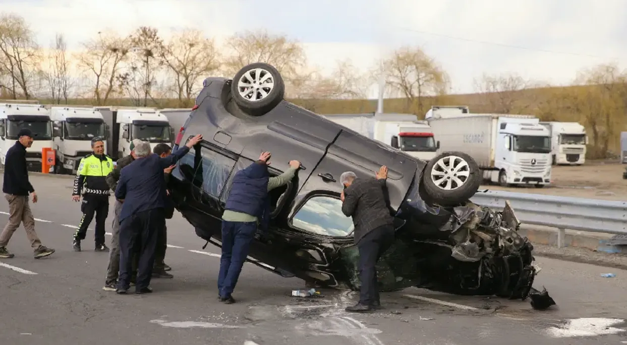 Erzurum'da Trafik Kazası: 4 Yaralı