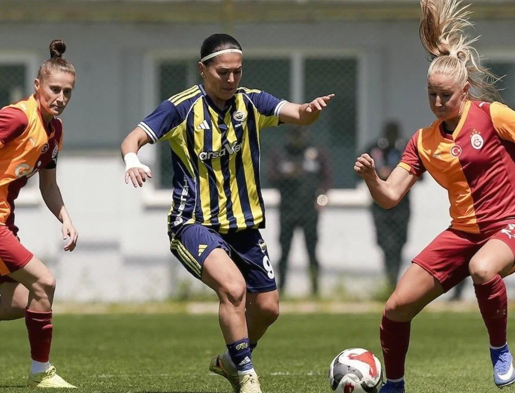 Galatasaray, Fenerbahçe'yi 3-2 Mağlup Etti