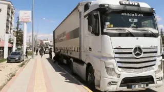 İran'a 6 yardım TIR'ı daha sevk edildi