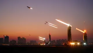 İran'da Patlama Sesleri: Hava Savunma Sistemleri Dronlara Müdahale Etti