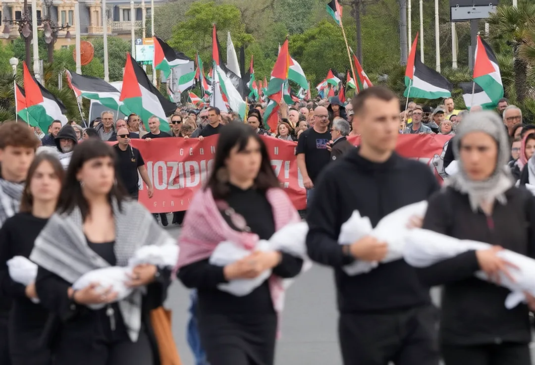 İspanya'da Binlerce Kişi Filistin İçin Yürüdü: "Soykırıma ve Savaşa Hayır"