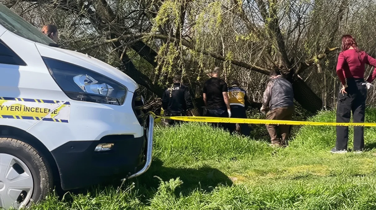 Kütahya'da Çay Kenarında Bir Erkek Cesedi Bulundu