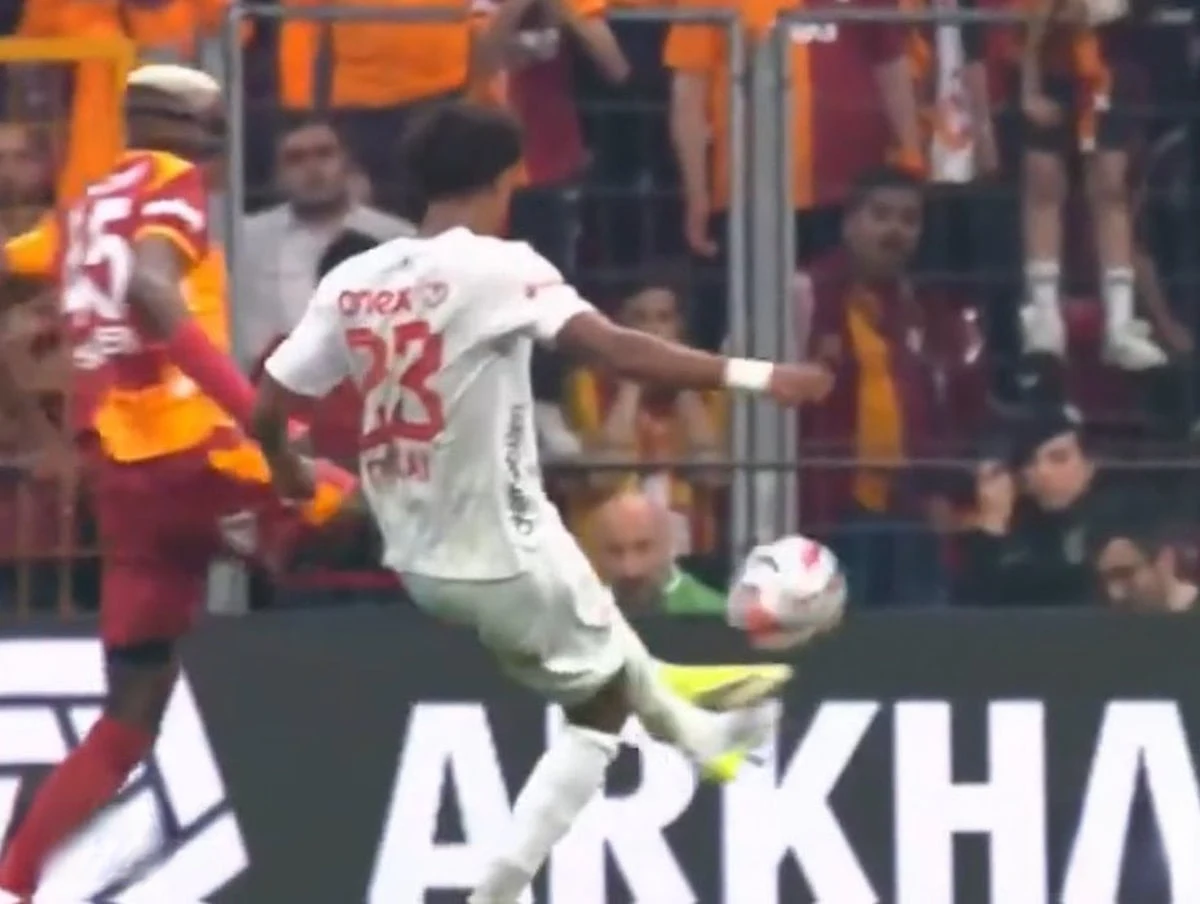 Galatasaray'a penaltı! Osimhen skoru eşitledi, Antalyaspor itiraz etti